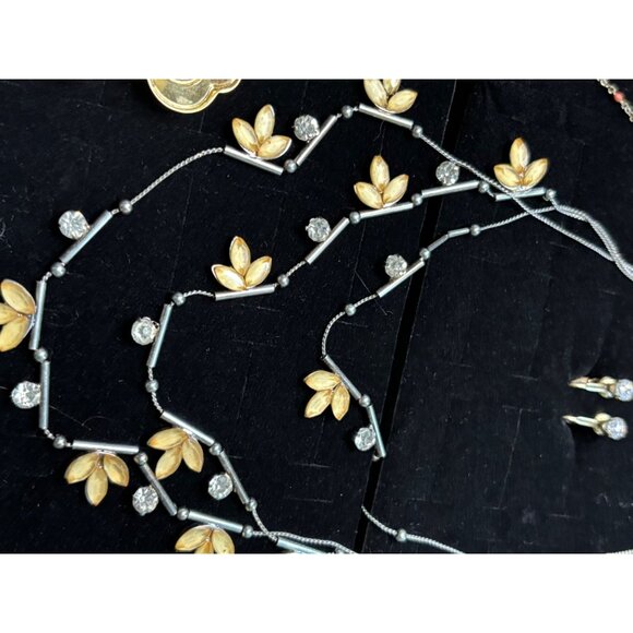 Vintage Jewelry Lot With Necklaces (Monet) Bracelets Earrings & Brooches Mixed M - Picture 16 of 16